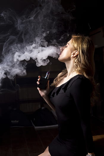 donna, persone, Fumo, un, adulto, ritratto, sigaretta elettronica, Vape, vaping, Be ', vista laterale