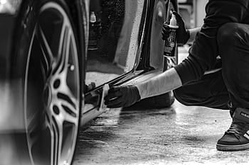 fotografie ve stupních šedi, muž čištění boční sukně, auto, ve stupních šedi, fotografování, muž, sukně, čištění, pára, kouř, tlak