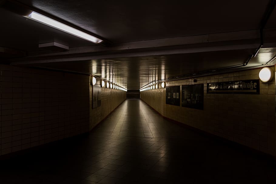 nordbahnhof, Berlín, stanice duchů, koridor, metro, světla, stanice, temný