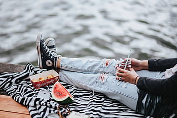 mujer, saludable, merienda, de madera, muelle, rubia, muelle de madera, hembra, niña, zapatillas de deporte, hermosa