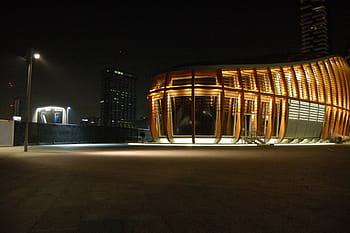 グレー、 コンクリート、 建物、 囲まれた、 高層ビル、 ライト、 ポスト、 回された、 夜間、 夜、 建築