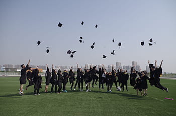졸업생, 던지다, 모르타르 판, 풀밭, 낮, 사람들, 학생, 대학생, 눈금, 도약, 농담
