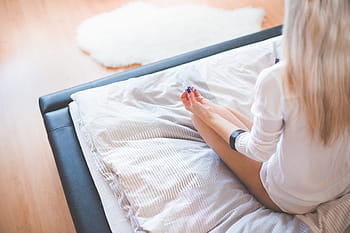 jovem, menina, novo, dia, Young Girl, Starting, New Day, Meditação, Cama, quarto, loira