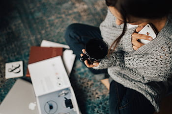 feminino, menina, revistas, relaxar, café, chá, xícara, bebida, leitura, livros, descanso
