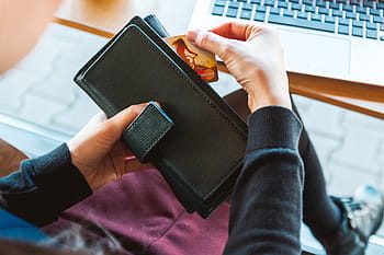 osoba, nošení, Černá, s dlouhým rukávem, košile, hospodářství, kůže, dlouho, peněženka, tahání, mastercard