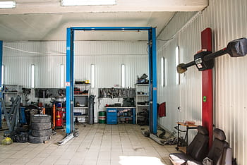 prázdný, modrý, motor, vztyčit, uvnitř, bílý, pokoj, místnost, obklopen, roztříděný, vozidel, autoservis