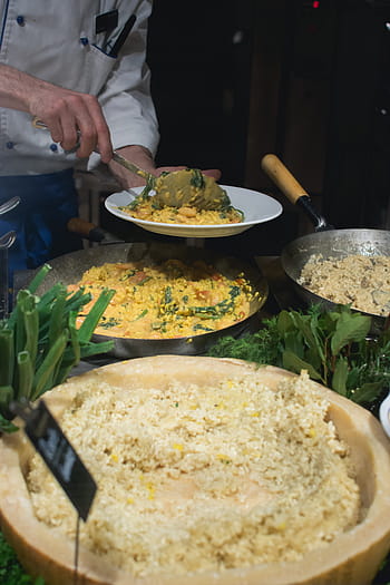 vařit kopečky rizoto, kuchařka, lopatky, rizoto, vaření, jídlo, restaurace, zeleniny, gurmán, šéfkuchař, jídlo a pití