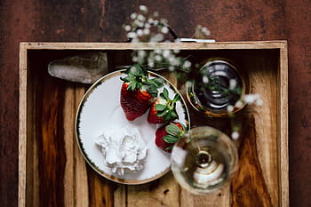 crema, vidrio, blanco, vino, madera, bandeja, fresas, vino blanco, dulce, postre, servicio de habitaciones
