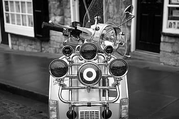 zdjęcie w skali szarości, zaparkowany, motocykl, skuter, Lata 60-te, retro, pojazd, Włoski, transport, stary, Włochy