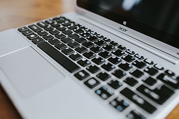 laptop de prata, vários, itens, mesa, Prata, laptop, revistas, computador, tecnologia, caderno, câmera