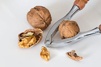 braune Walnüsse, Walnüsse, Nussknacker, Riss, Nussbaum, Lebensmittel, Nuss - Essen, Nussschale, braun, Obst