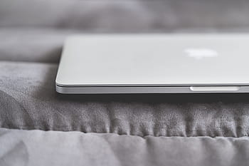 macbookラップトップ、 クローズ、 Macbook、 ラップトップ、 ソファ、 アップル、 黒と白、 ビジネス、 ホームオフィス、 macbook pro、 ミニマリズム