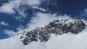 montagna coperta di neve, natura, paesaggio, montagna, viaggio, avventura, trekking, escursione, scalata, nuvole, cielo