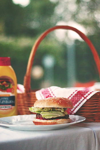 table, cloth, plate, burger, food, sandwich, basket, snack, restaurant