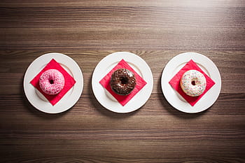 tiga donat manis, Donat Manis, berwarna-warni, donat, makanan, lapar, minimalis, manis, yummy, merah, Bentuk hati