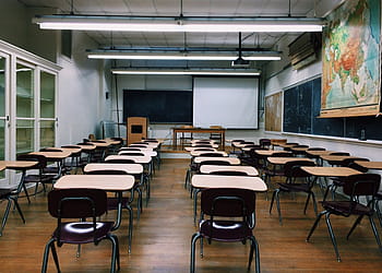 white, screen projector classroom, classroom, school, education, learning, lecture, university, chair, desk, lecture hall