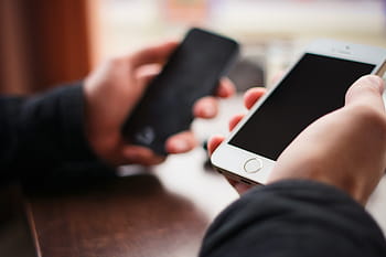 comparando, 5s, iPhone 5S, iPhone 5, oro, mano, iphone, teléfono móvil, teléfono inteligente, tecnología, mano humana
