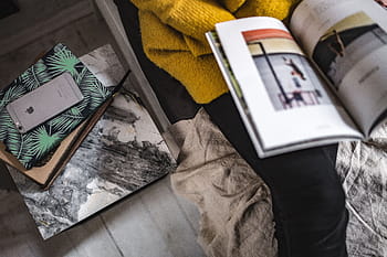若い、 女性の読書、 雑誌、 ベッド、 ベッドの中で、 白人、 女性、 インテリア、 リラックス、 読書、 時間