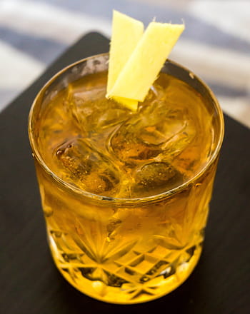 alcohol, ginger, drink, glass, brown, liquor, ice, cold, cocktail, mixing, refreshing