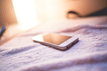 iphone 5, 5s, iPhone 5S, Emas, Tempat Tidur, iphone, kamar tidur, di dalam ruangan, relaksasi, Interior Rumah, pagi