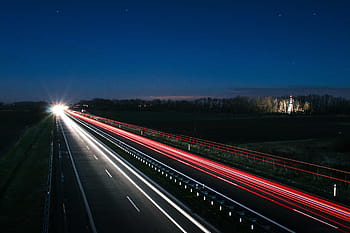 夜の高速道路、 高速道路、 夜、 車、 運転、 ライト、 道路、 交通、 速度、 通り、 鉄道線路