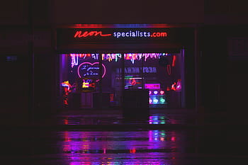 sinalização de néon vermelho, neon, especialista, com, loja, escuro, noite, sinalização, luzes, molhado, estrada