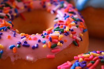 lähikuva-kuva, donitsi, sprinkles, Leivonnaiset, makea, monivärinen, hemmottelu, lähikuva, vaihtelu, karamelli, suuri joukko esineitä
