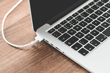 macbookラップトップポート、 MagSafe、 充電、 ケーブル、 MacBook、 ラップトップ、 ポート、 充電済み、 充電ケーブル、 接続、 デスク