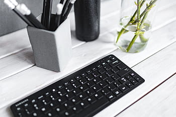 黒、 キーボード、 鉛筆、 白、 テーブル、 ボトル、 植物、 コンピューター、 ラップトップ、 テクノロジー、 屋内