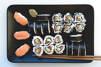 domácí sushi, domácí výroba, sushi, japonský, rýže, losos, pohled shora, bílé pozadí, jídlo, plody moře, tyčinky