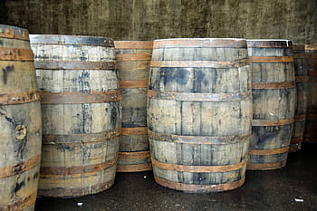 šarže sudu, Skotsko, Anglie, pevnost william, lihovar ben nevis, whisky, sudy na whisky, sudy, hlaveň, alkohol, vinařství