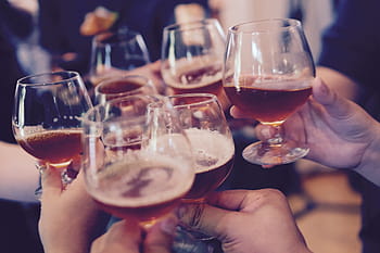 ワイングラストースト、 グラス、 乾杯、 アルコール、 トースト、 人々、 祝う、 お祝い、 パブ、 バー、 飲酒