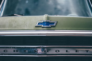 Grün, Chevrolet Fahrzeug Foto, zeigt, Chevrolet, Auto, Logo, Emblem, rot, Fahrzeug, Ausflug, Reise