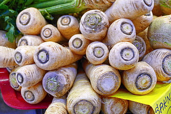 paszternák, gyökérzöldségek, cékla, pastinaca sativa, rét parsnip, zöldség-paszternák, zöldségek, értékesítési stand, piaccsarnok, piac, beszerzés