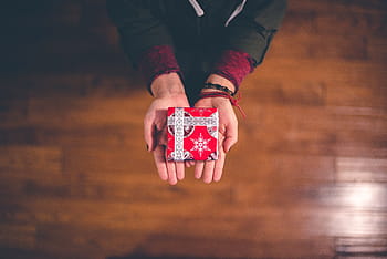 شخص،  تحتجز،  صندوق الهدايا،  كف،  أحمر،  أبيض،  صندوق،  كف، نخلة،  عيد الميلاد،  هدية مجانية،  يوم الاجازة