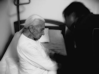 šedá fotografie, žena, lůžko, konstantní, demence, starý, stáří, alzheimerovou chorobou, domov důchodců, péče o seniory, věku
