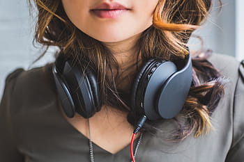 woman, black, corded, on-ear headphones, people, headphones, music, sound, hair, women, listening