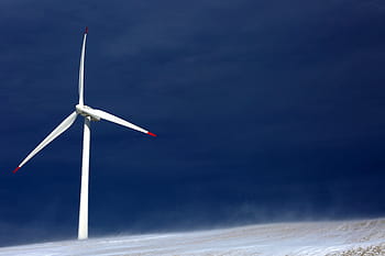 bílá větrná turbína, větrný mlýn, temný, hora, vzduch, cestovat, dobrodružství, větrná turbína, síla větru, ochrany životního prostředí, alternativní energie