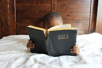 chlapec, ležící, čtení postele, svatý, bible, dítě, čtení, lůžko, Afričan, vzdělání, číst