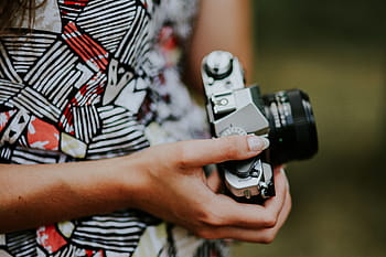 ドレス、 カメラ、 女性、 女の子、 若い、 写真家、 美しい、 アウトドア、 人、 カメラ-写真機材、 人間の手