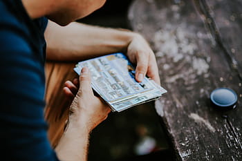 olhando, fotos, Pessoas, caucasiano, fotografia, memórias, imagens, moeda, segurando, papel Moeda, mão humana