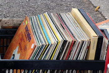 collezione di custodie per dischi in vinile, vinile, disco, disco in vinile, musica, vinile, disco, mercato delle pulci, grande gruppo di oggetti, carta, pila, nessuno