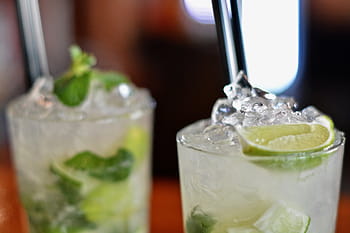 Due, bicchiere, succo di limone, bevande, vino, bokeh, frutta, succo, bar, alcool, ghiaccio