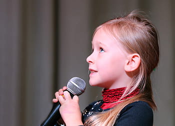 Kleinkind, halten, schwarz, Mikrofon, Konzert, Mädchen, Szene, adresse von, Singen, Solist, Sänger