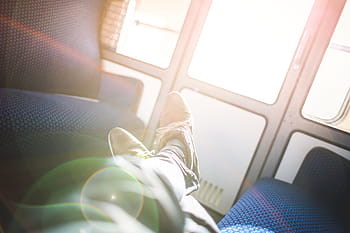 日当たりの良い、 旅行、 電車、 少年、 チェコ共和国、 革、 革の靴、 男、 靴、 列車、 窓