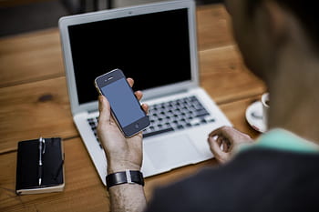iphone, telefoon, cel, mobiel, blocnote, pen, MacBook Air, laptop, werk, tafel, hout